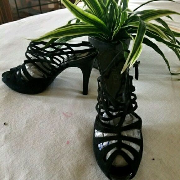 𝅺 4@30.00 or 30.00 Ladies Designer Pumps by MODA - Picture 2 of 8